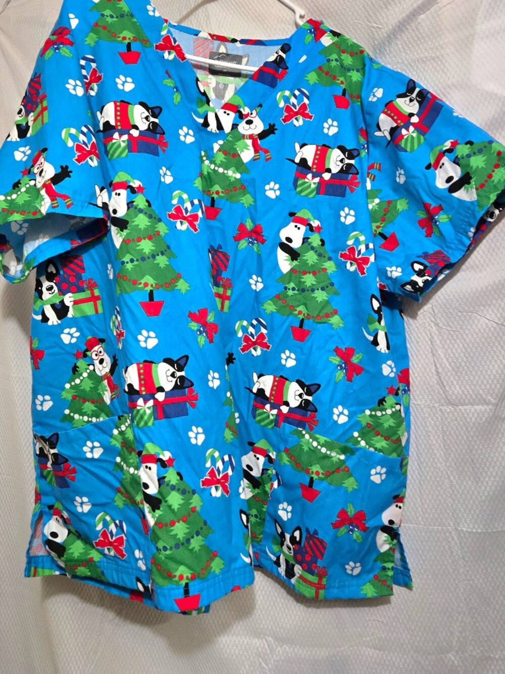 Butter Soft Originals Christmas Dog Print Scrub Top – size 2X